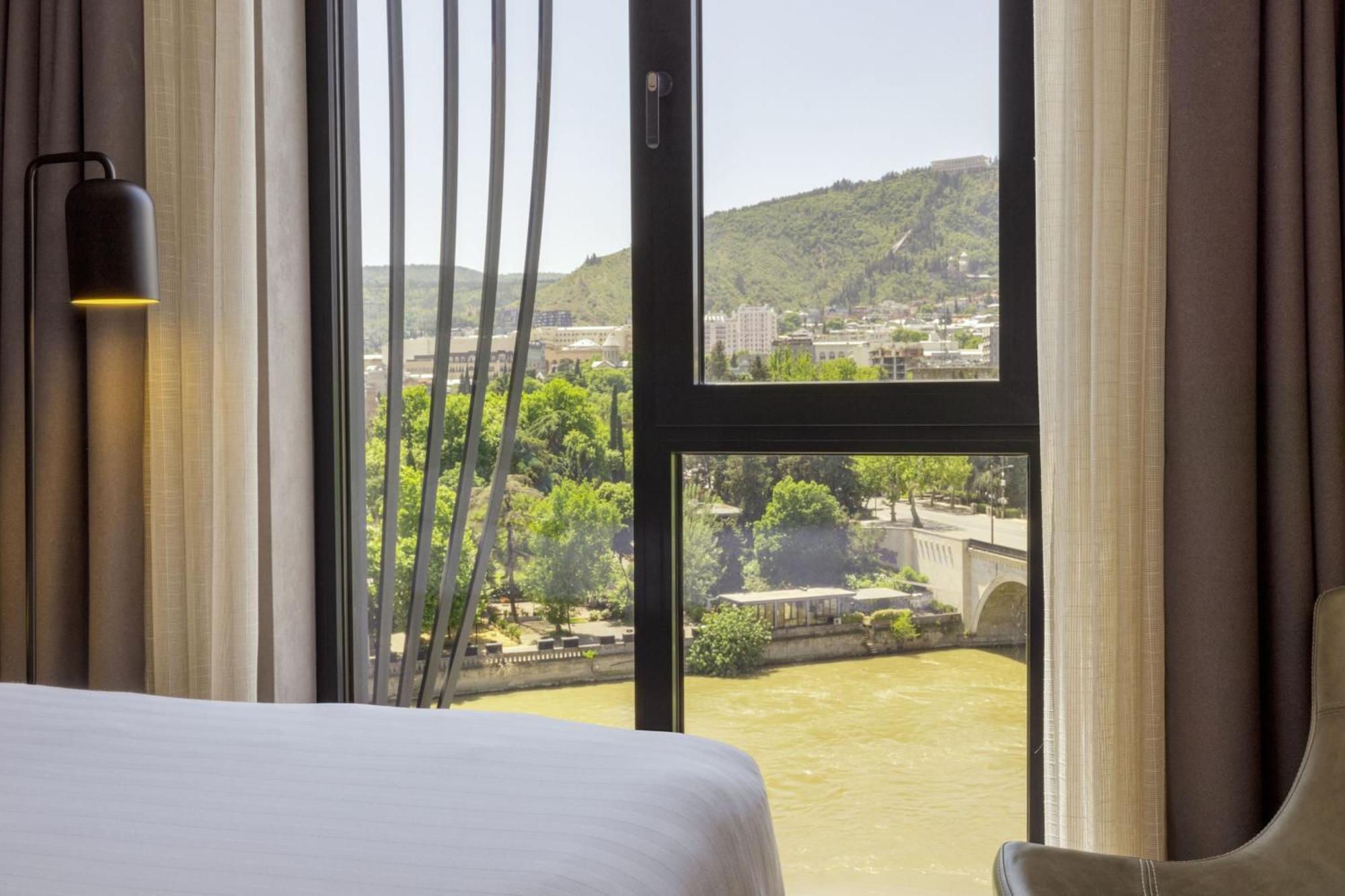โมซี ทบิลิซี Hotel Tbilisi ภายนอก รูปภาพ